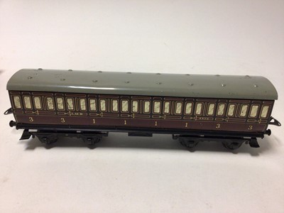 Lot 32 - Hornby O gauge boxed No.2 Passenger Coaches (3)