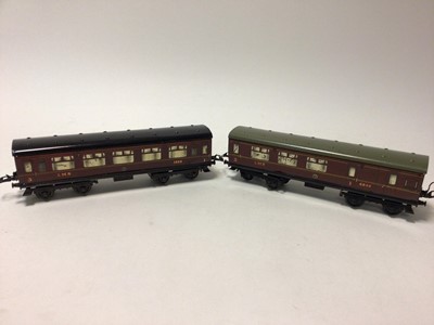 Lot 43 - Hornby O gauge selection of unboxed Tinplate LMS & SR carriages (9)