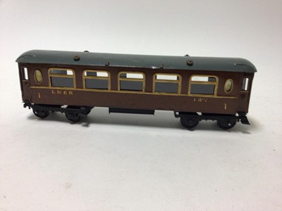 Lot 44 - Hornby O gauge selection of unboxed Tinplate carriages and coaches (12)