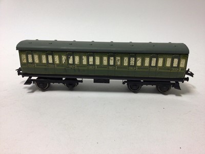 Lot 44 - Hornby O gauge selection of unboxed Tinplate carriages and coaches (12)