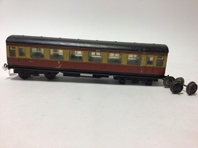 Lot 45 - Bassett-Lowke O gauge selection of unboxed tinplate Carriages (9)