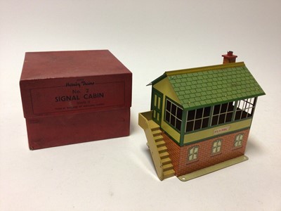 Lot 47 - Hornby O gauge No.1 Goods Platform A235, plus two No.2 Signal Cabins A835 and 42370, all in original boxes (3)