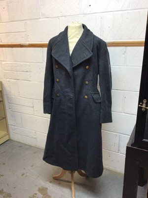 Lot 658 - Group of RAF uniform to include 1952 pattern Great Coat, 1953 pattern Service Dress Jacket, cap, berets and other items in a suitcase.