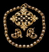 Lot 419 - Late Victorian seed pearl fringe necklace with...