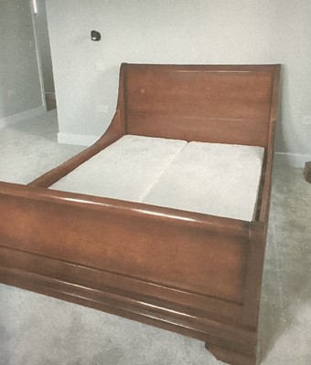 Lot 1121 - Sleigh bed