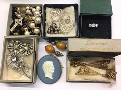 Lot 828 - Wedgwood & Bentley cameo brooch, two pairs of filigree earrings/pendant drops and various other costume Jewellery