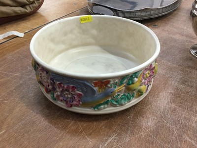 Lot 439 - Clarice Cliff bowl, pattern number 286.