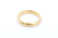 Lot 430 - Yellow metal wedding ring, stamped - '22ct'....