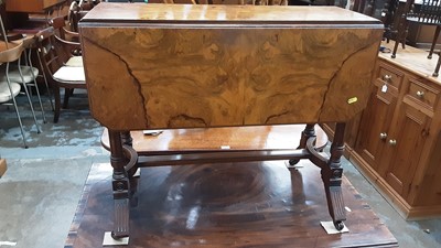 Lot 1035 - Good quality Victorian burr walnut Sutherland table on turned and splayed supports 75.5 x 80 cm (open)