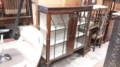 Lot 1091 - 1920s mahogany bow front display cabinet