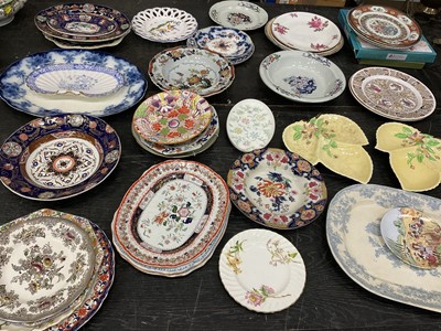 Lot 193 - Selection of Masons ironstone and other decorative ceramic plates and dishes