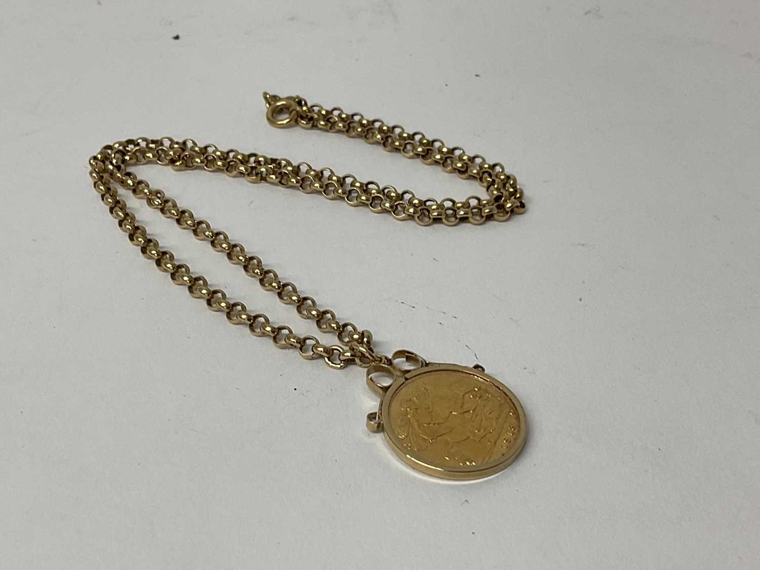 Lot 64 - George V gold full sovereign 1913, in 9ct gold pendant mount on 9ct gold chain