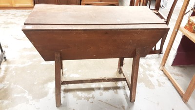 Lot 1092 - 19th century elm dough trough with cover 109 cm wide