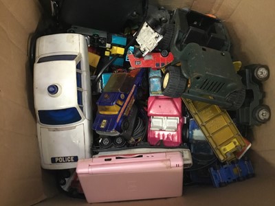 Lot 642 - Group of loose vintage unboxed play worn diecast vehicles and two Nintendo DS's