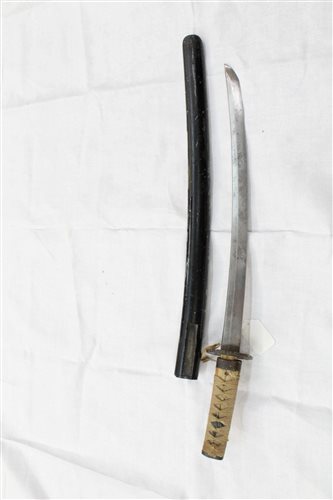 Lot 728 - Antique Japanese wakizashi sword with curved...