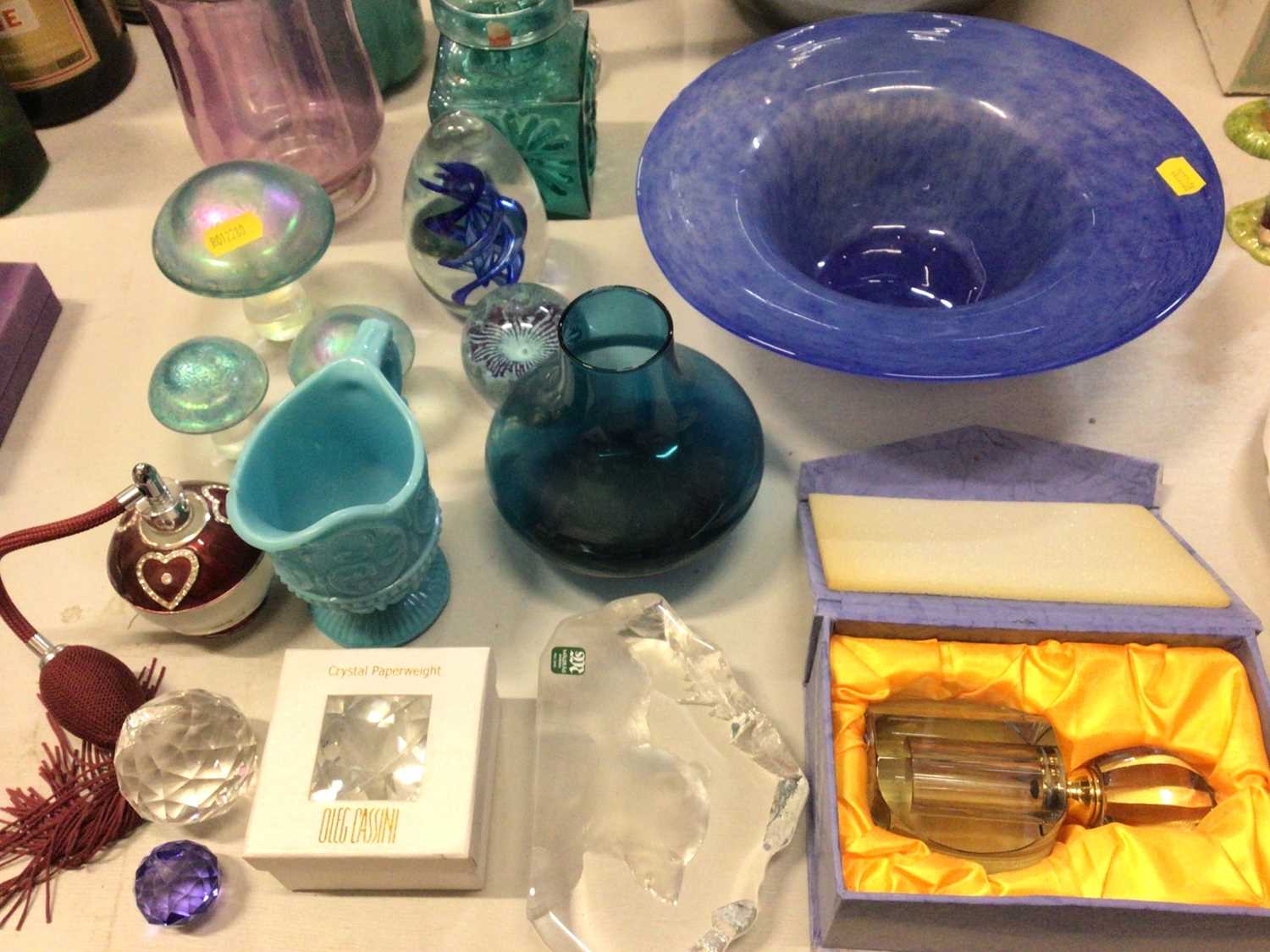 Lot 290 - Group of coloured glassware including