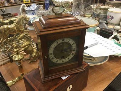 Lot 496 - Reproduction mahogany cased mantel clock