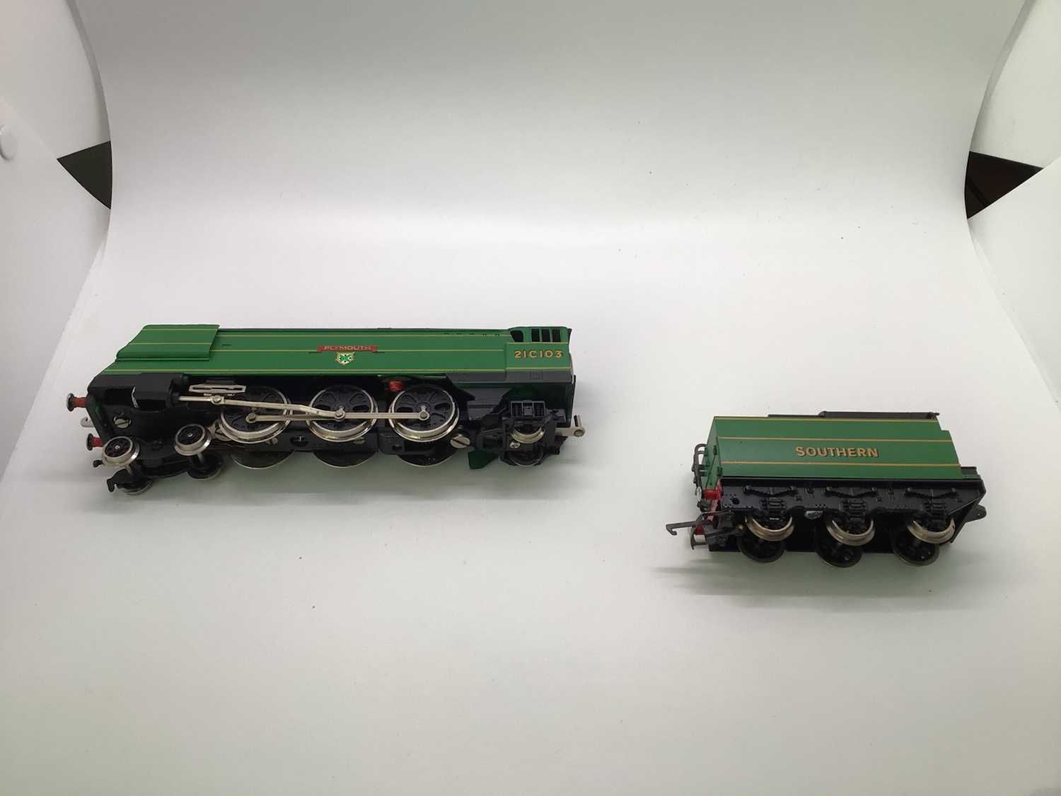 Lot 132 - Wrenn OO gauge 4-6-2 SR Green Streamlined Bulleid Pacific 'Plymouth' tender locomotive 21C103, boxed, W2266