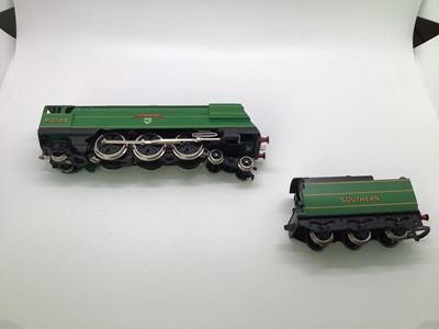 Lot 132 - Wrenn OO gauge 4-6-2 SR Green Streamlined Bulleid Pacific 'Plymouth' tender locomotive 21C103, boxed, W2266