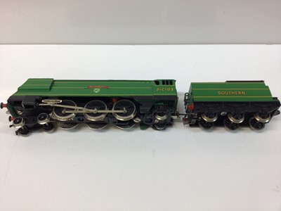 Lot 132 - Wrenn OO gauge 4-6-2 SR Green Streamlined Bulleid Pacific 'Plymouth' tender locomotive 21C103, boxed, W2266