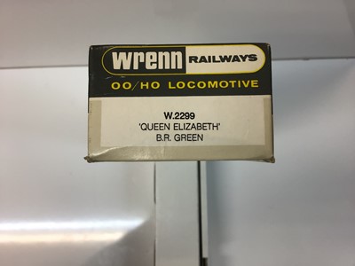 Lot 136 - Wrenn OO gauge 4-6-2 BR Green Duchess Class 8P (June 1991) 'Queen Elizabeth' tender locomotive 46221, boxed, W2299