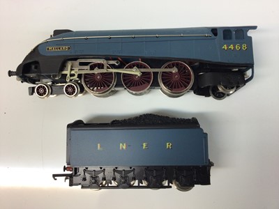 Lot 137 - Wrenn OO gauge 4-6-2 LNER Garter Blue Class A4 Pacific 'Mallard' tender locomotive 4468, (wrong box), W2210