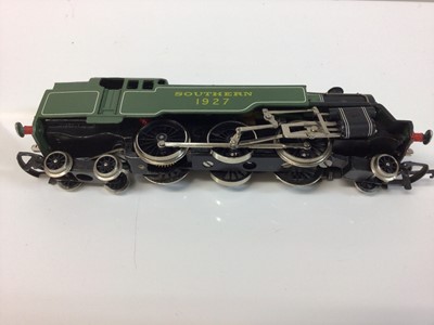 Lot 159 - Wrenn OO gauge 2-6-4T BR Black Standard Tank locomotive 80033, W2218, 2-6-4T BR Lined Green Stabdard Tank locomotive 80135, W2270 and 2-6-4T Southern lined green Standard Tank locomotive 1927, W224...