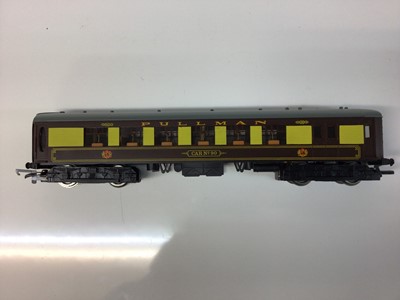 Lot 164 - Wrenn OO gauge 2 Car Set Brighton Belle Southern electric Pullman Brown/cream Motorcoach 'Car No.90' and non powered 'Car No.91', boxed