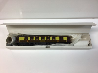 Lot 164 - Wrenn OO gauge 2 Car Set Brighton Belle Southern electric Pullman Brown/cream Motorcoach 'Car No.90' and non powered 'Car No.91', boxed