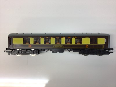 Lot 164 - Wrenn OO gauge 2 Car Set Brighton Belle Southern electric Pullman Brown/cream Motorcoach 'Car No.90' and non powered 'Car No.91', boxed