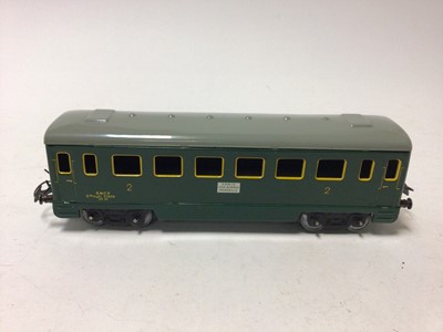 Lot 53 - Hornby O gauge selection of carriages including carriages tinplate LMS 3rd Class, Pullman Salon 4025, Baggage Cars (x2) and one other, plus a plastic SR No.3 carraige (qty)