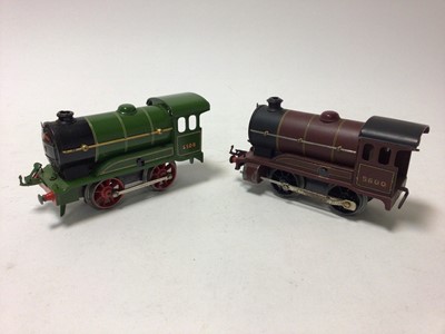 Lot 54 - Hornby O gauge tinplate clockwork 0-4-0 locomotives marked LNER 460, 1842, 5508, 5600, 60199, 82011 plus a range of boxed tenders including No.501 and five empty locomotive boxes (qty)