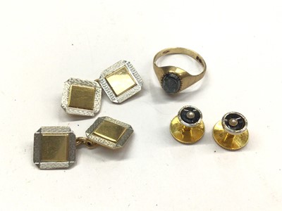 Lot 880 - Pair of 18ct gold and platinum cufflinks, two 18ct gold dress studs and 9ct gold signet ring