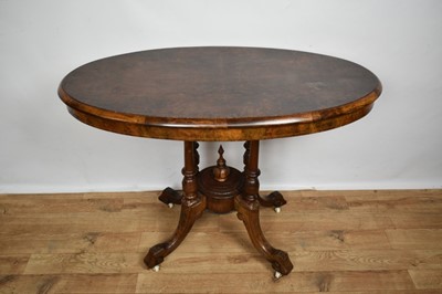 Lot 1341 - Victorian walnut oval loo table