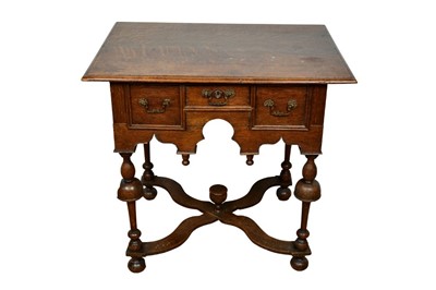 Lot 1347 - Queen Anne style oak lowboy