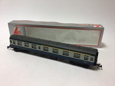 Lot 60 - Lima O gauge BR blue Class 33 diesel locomotive D6524, L216577 and Network South East carriages including Thames 35309 (x2), 35309 and 15867 (x2) (6)