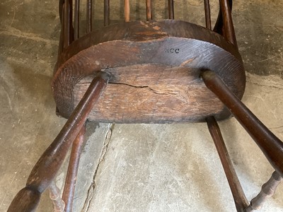 Lot 1420 - Late 18th/early 19th century primitive comb back Windsor chair