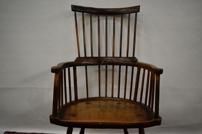 Lot 1420 - Late 18th/early 19th century primitive comb back Windsor chair