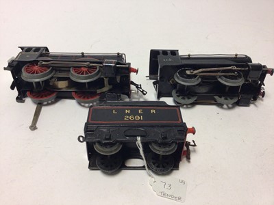 Lot 62 - Hornby O gauge tinplate clockwork 0-4-0 locomotives and some tenders (qty)