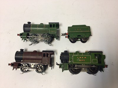 Lot 65 - Hornby O gauge three rail 0-4-0 tinplate locomotives 9x3) plus one tender 9qty0
