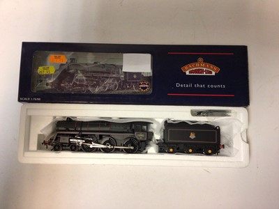 Lot 168 - Bachmann OO gauge LNER Doncaster Green 2-6-2 Gresley V2 Class 'Coldstreamer' tender locomotive 4844, boxed 31-558, BR black Early Emblem 4-6-0 Standard Class 5MT tender locomotive, 73082, boxed 32-...