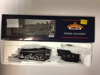 Lot 168 - Bachmann OO gauge LNER Doncaster Green 2-6-2 Gresley V2 Class 'Coldstreamer' tender locomotive 4844, boxed 31-558, BR black Early Emblem 4-6-0 Standard Class 5MT tender locomotive, 73082, boxed 32-...