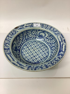 Lot 17 - 19th century Chinese blue and white wash bowl