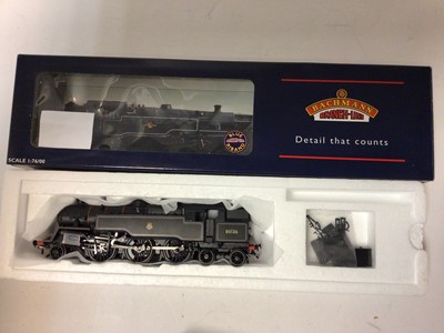 Lot 171 - Bachmann OO gauge locomotives including BR lined black Early Crest Weathered 2-6-4 Standard Class 4MT Tank 80136, boxed 32-355, BR lined black Late Crest Class E4 locomotive 32500, boxed 35-078 and...