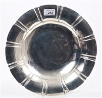Lot 253 - Contemporary Silverer dish of shallow circular...