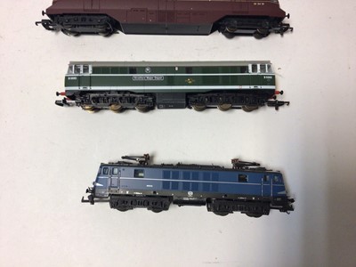 Lot 179 - Lima OO gauge locomotives including BR blue Class 150 electric lococomotive 150012, boxed L208027, BR green with yellow anel and white wrap windows Class 31 'Stratford Major Depot' Diesel D5583, bo...