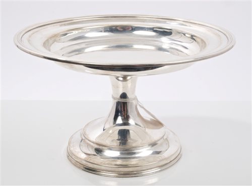 Lot 255 - Victorian Silverer tazza of circular form, on...