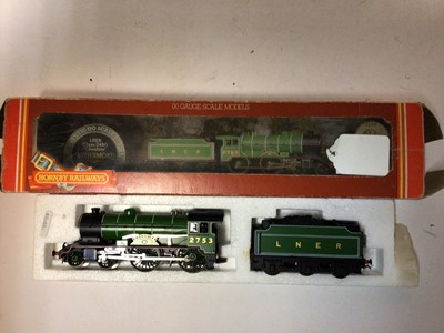Lot 192 - Hornby OO guage locomotives including BR lined Green 4-6-2 Stanard 7 Britannia Class 'William Shakespeare' tender locmotive 70004, boxed R329, LNER lined Green 2-4-0 Class D49/1 'Cheshire' tender l...