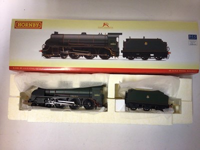 Lot 196 - Hornby OO gauge locomotives including BR lined Green 4-6-2 Britannia Class 7MT  'Firth of Clyde' tender locomotive 70050, boxed R2104, SR Green 4-6-0 Class N15 'Pendragon' tender locomotive 746, bo...