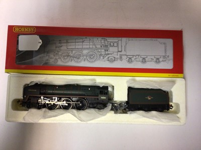 Lot 196 - Hornby OO gauge locomotives including BR lined Green 4-6-2 Britannia Class 7MT  'Firth of Clyde' tender locomotive 70050, boxed R2104, SR Green 4-6-0 Class N15 'Pendragon' tender locomotive 746, bo...